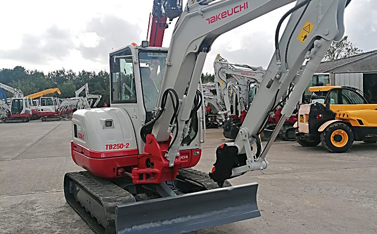 Takeuchi TB250-2 full