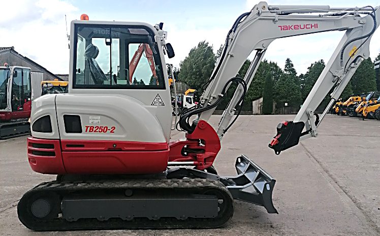 Takeuchi TB250-2 full